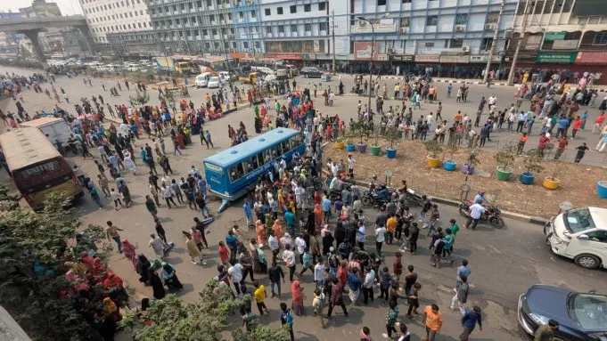 ঢাকা শহরে রাস্তায় জনসমাগম ও যানজট, সাধারণ মানুষের ভোগান্তি. Channel i News - চ্যানেল আই নিউজ