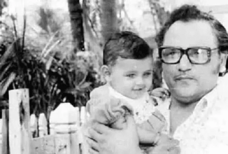 একজন পুরুষ শিশু ও একজন নারী শিশুকে কোলে নেওয়া ছবি।. Channel i News - চ্যানেল আই নিউজ