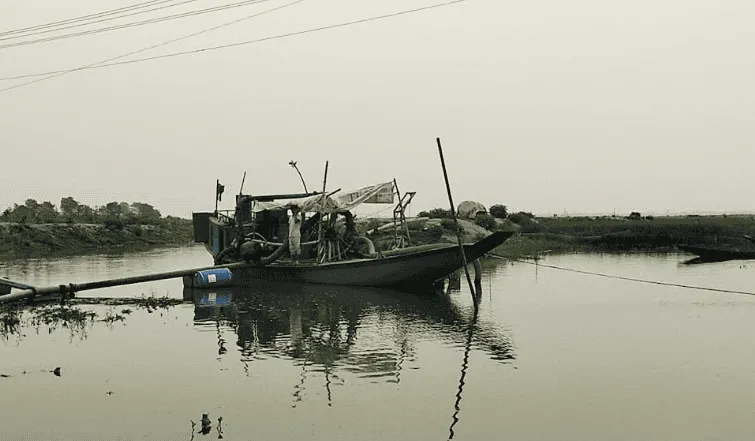 নদীতে অবৈধ ড্রেজার ধ্বংসের দৃশ্য, বালু উত্তোলন বন্ধের জন্য অভিযান. Channel i News - চ্যানেল আই নিউজ