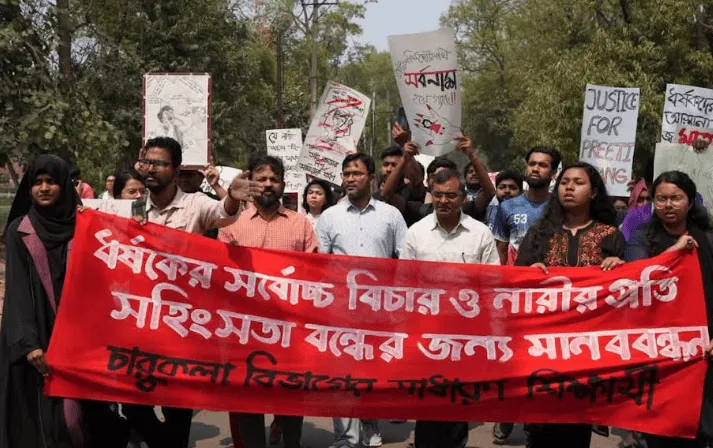 ধর্ষণ-নিপীড়নের বিরুদ্ধে জাবিতে বিক্ষোভ-মানববন্ধন