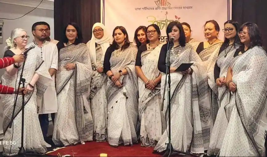 টরন্টোতে উচ্চারণ সংগঠনের আত্মপ্রকাশের ছবি, নারীরা সাদা শাড়ি পরিহিত. Channel i News - চ্যানেল আই নিউজ