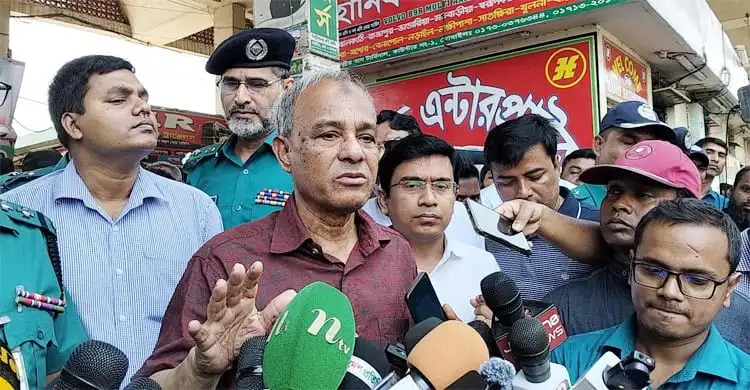 জনপ্রিয় ব্যক্তিত্ব সংবাদ সম্মেলনে বক্তব্য দিচ্ছেন. Channel i News - চ্যানেল আই নিউজ