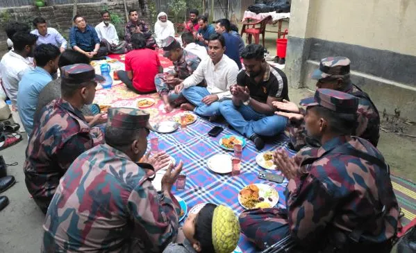 শহীদ ফেলানীর পরিবারের সঙ্গে সাংবাদিকদের ইফতার ও ঈদ উপহার. Channel i News - চ্যানেল আই নিউজ