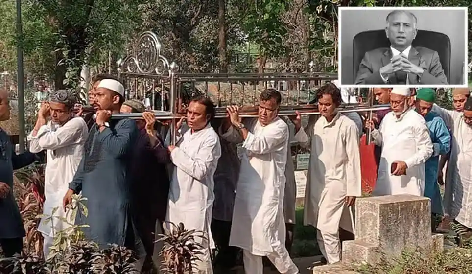 দাফনের জন্য মরদেহ বহন করছে স্বজনরা, শোকের পরিবেশ. Channel i News - চ্যানেল আই নিউজ