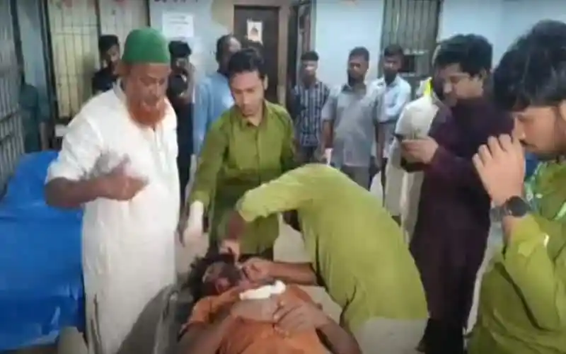 ব্রাহ্মণবাড়িয়ায় যুবকের গণধোলাই, পুলিশ ও স্থানীয়রা উপস্থিত. Channel i News - চ্যানেল আই নিউজ