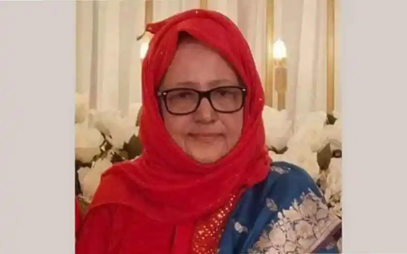বিএনপি চেয়ারপারসনের উপদেষ্টা একজন মহিলা, চশমা পরা, লাল হিজাব পরিহিত. Channel i News - চ্যানেল আই নিউজ