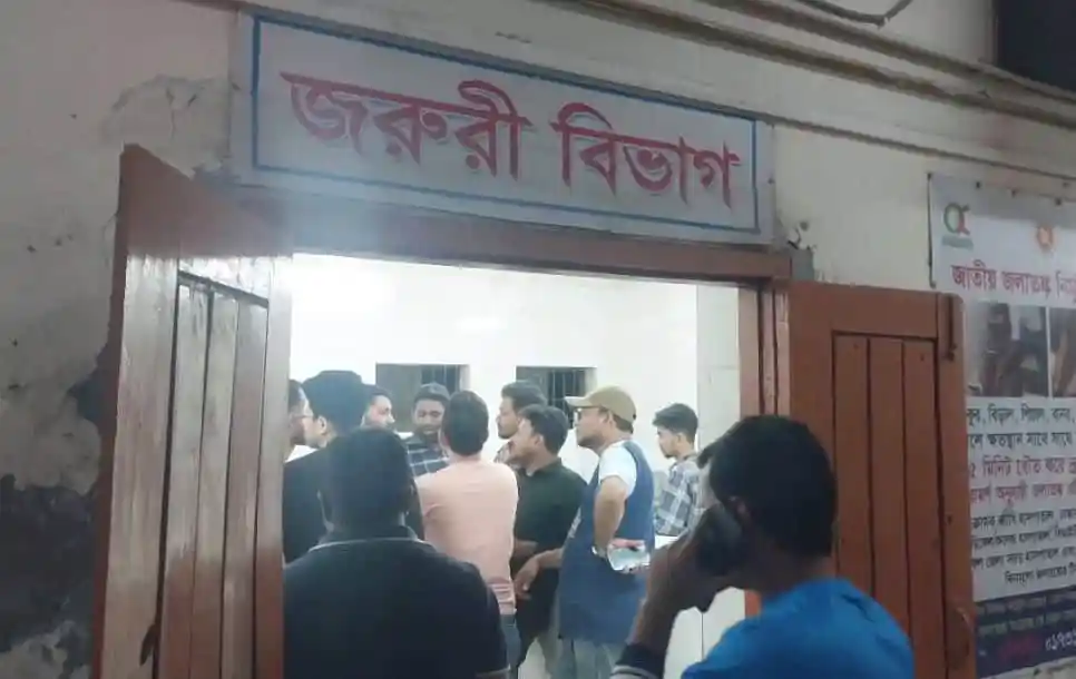 চাঁদপুরে গ্যাস সংযোগ বিস্ফোরণে দগ্ধ ৬ জনের চিকিৎসা চলছে. Channel i News - চ্যানেল আই নিউজ
