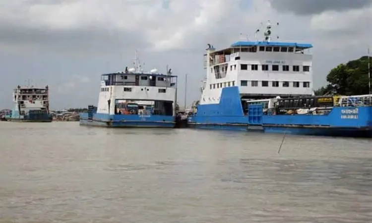 পাটুরিয়া দৌলতদিয়া ও আরিচা নৌরুটে ফেরি চলাচল স্বাভাবিক. Channel i News - চ্যানেল আই নিউজ