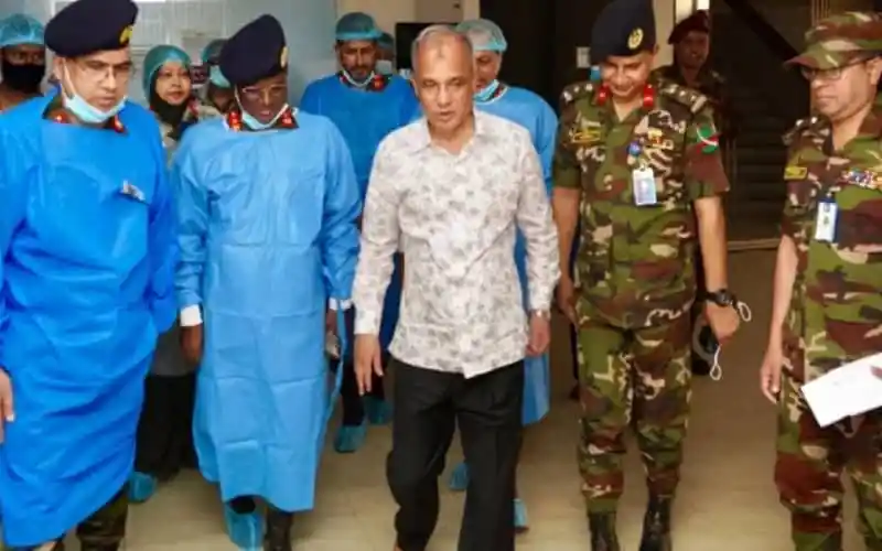 স্বরাষ্ট্র উপদেষ্টা শিশুর চিকিৎসা দেখতে সিএমএইচে যান. Channel i News - চ্যানেল আই নিউজ