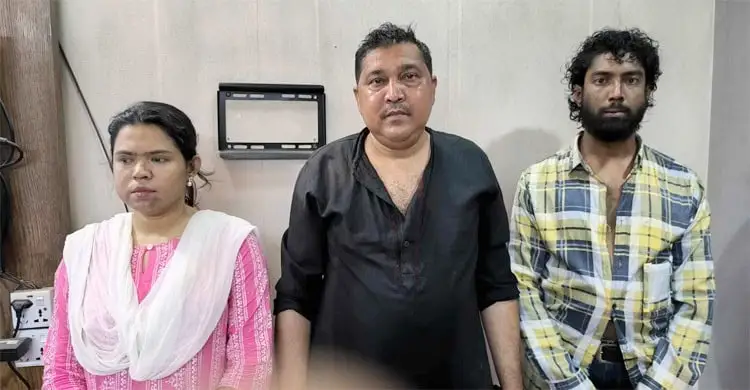 আটক আ.লীগের ৩ নেতা, পুলিশে হস্তান্তর, জনতার হাতে আটক. Channel i News - চ্যানেল আই নিউজ