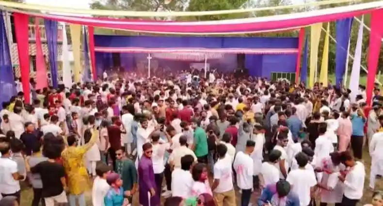শ্রীমঙ্গলে দোল উৎসবের জন্য ব্যাপক জনসমাগম ও রঙিন সাজসজ্জা. Channel i News - চ্যানেল আই নিউজ