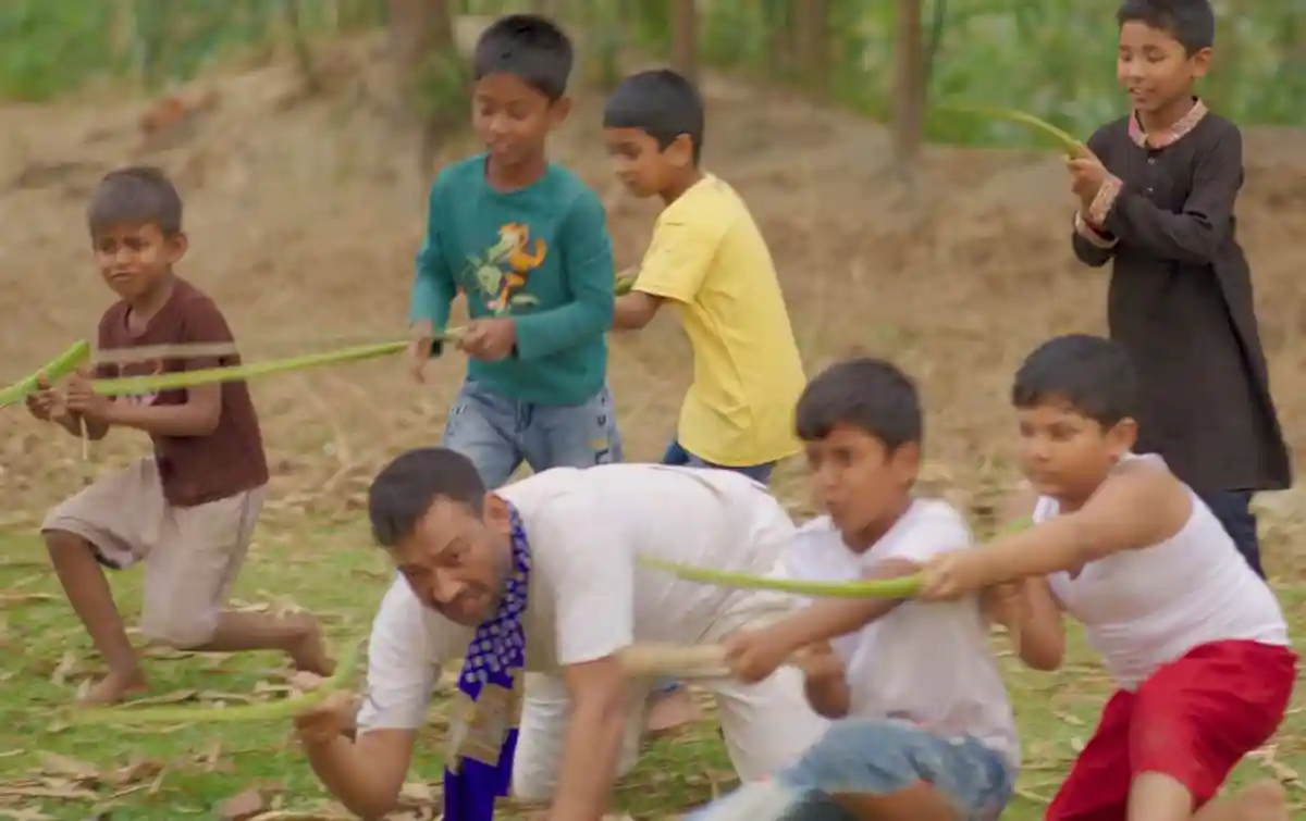 বাংলাদেশের শিশুদের মধ্যে দৌড় ও খেলাধুলার প্রতিযোগিতা।. Channel i News - চ্যানেল আই নিউজ
