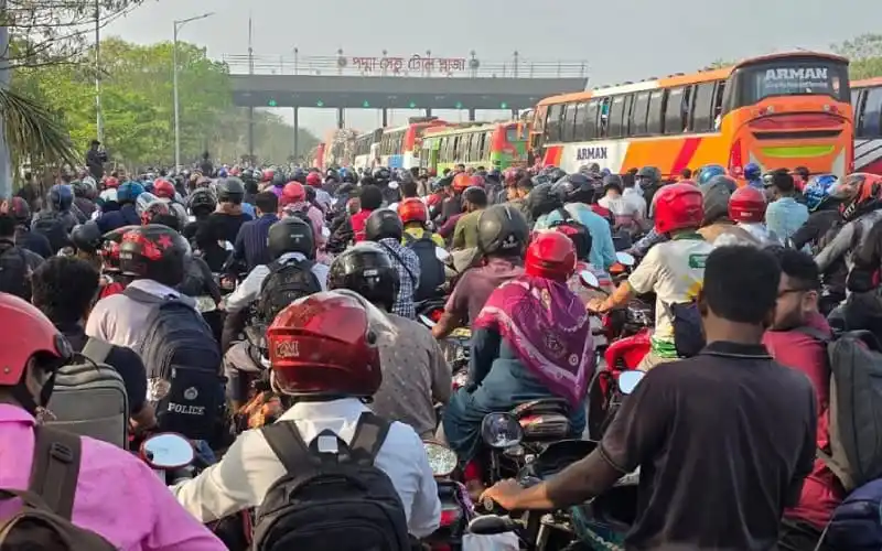 পদ্মাসেতুর টোল প্লাজা এলাকায় ব্যাপক যানজট, হাজারো যানবাহন অপেক্ষমাণ. Channel i News - চ্যানেল আই নিউজ