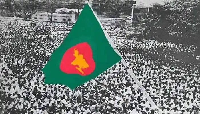 বাংলাদেশের জাতীয় পতাকা বিশাল জনসমুদ্রে উড়ছে. Channel i News - চ্যানেল আই নিউজ