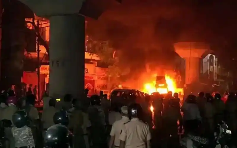 নাগপুরে কারফিউর মধ্যে অগ্নিসংযোগ ও সংঘর্ষের দৃশ্য. Channel i News - চ্যানেল আই নিউজ