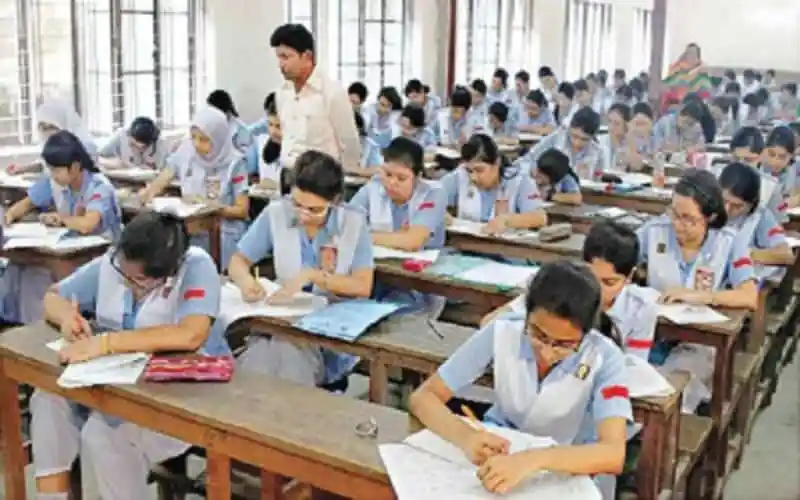 শিক্ষার্থীরা এসএসসি পরীক্ষার জন্য প্রস্তুতি নিচ্ছে. Channel i News - চ্যানেল আই নিউজ