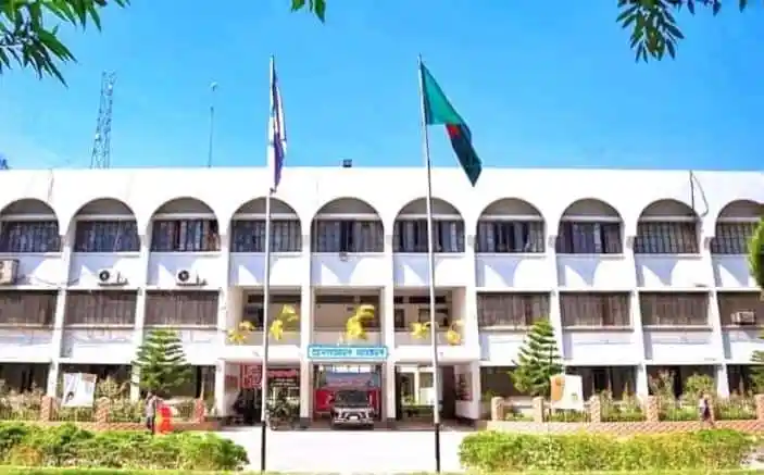ইসলামী বিশ্ববিদ্যালয়ের প্রধান ভবনের ছবি, বাংলাদেশ. Channel i News - চ্যানেল আই নিউজ