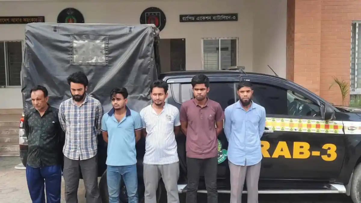 ট্রেনের টিকিট কালোবাজারি চক্রের মূলহোতাসহ গ্রেপ্তার ৬. Channel i News - চ্যানেল আই নিউজ