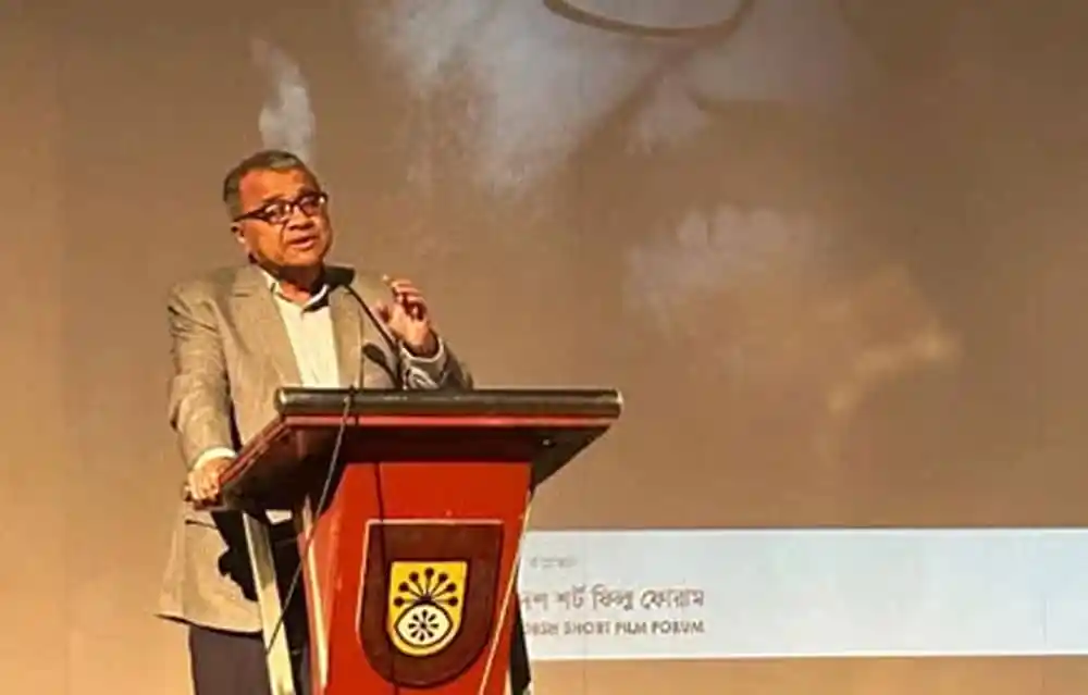 অঞ্জন বক্তৃতা দিচ্ছেন, পেপার প্যানেল ও পত্রিকা পত্রিকা. Channel i News - চ্যানেল আই নিউজ