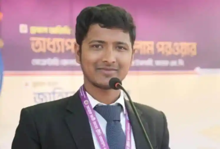 জগন্নাথ বিশ্ববিদ্যালয় শিবিরের সেক্রেটারি বক্তৃতা দিচ্ছেন. Channel i News - চ্যানেল আই নিউজ