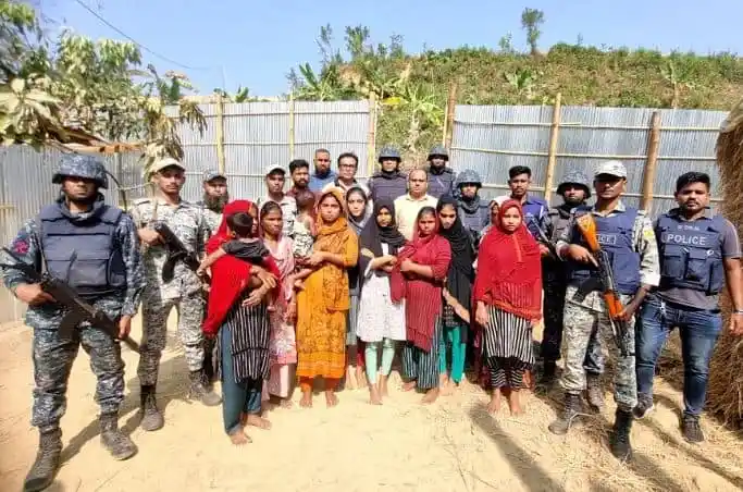 অপহরণকারীদের আস্তানা থেকে উদ্ধার হওয়া পরিবারের ১১ নারী-শিশু. Channel i News - চ্যানেল আই নিউজ