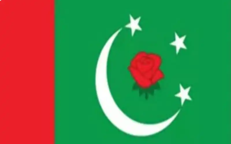 বাংলাদেশের জাকের পার্টির ইফতার মাহফিলের ছবি, মুসল্লিরা অংশগ্রহণ করছে. Channel i News - চ্যানেল আই নিউজ
