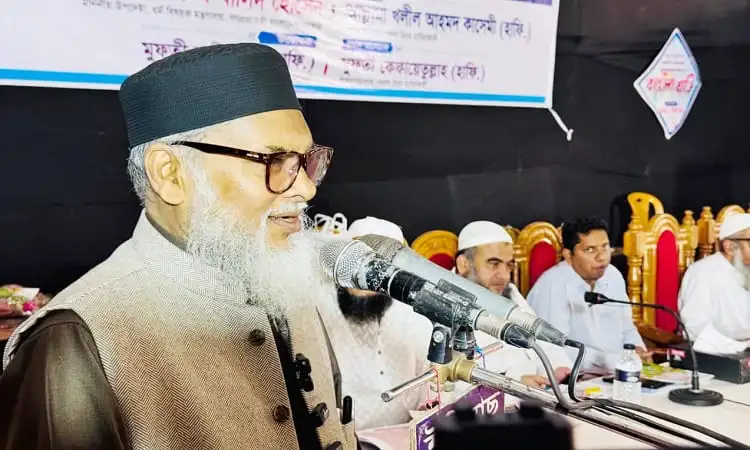 প্রধান বক্তা ধর্মীয় আলোচনা ও সভায় বক্তব্য দিচ্ছেন. Channel i News - চ্যানেল আই নিউজ