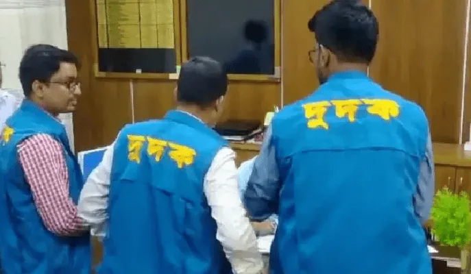 দুদকের তদন্তে অংশ নেওয়া দুই সাবেক কর্মকর্তা. Channel i News - চ্যানেল আই নিউজ