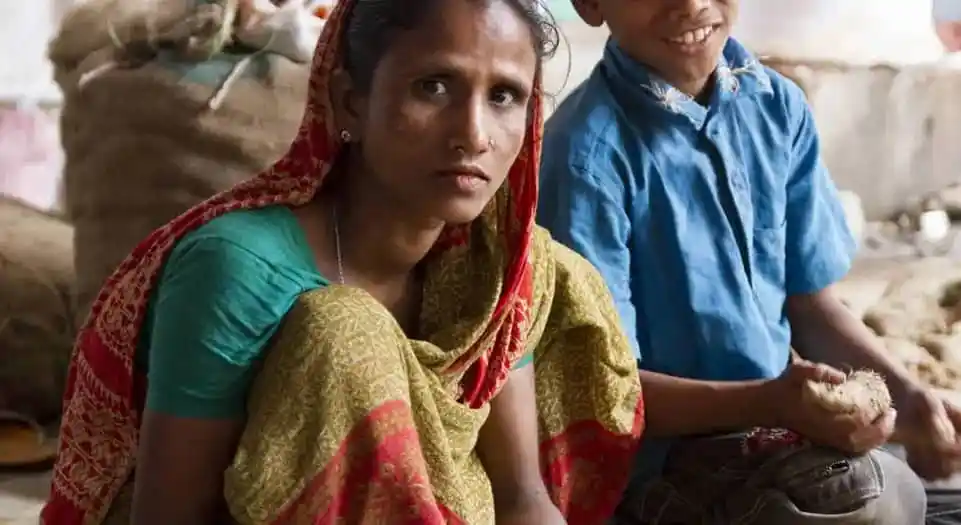 দরিদ্র পরিবারের নারী ও শিশু, বাংলাদেশে জীবনযাত্রার চিত্র. Channel i News - চ্যানেল আই নিউজ