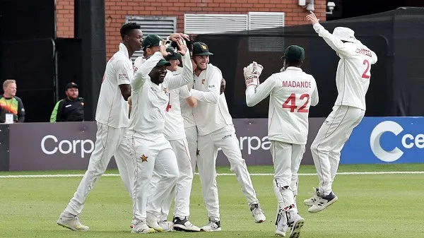 বাংলাদেশ ক্রিকেট দলের খেলোয়াড়রা জিম্বাবুয়ে দলের খেলোয়াড়দের শুভেচ্ছা জানাচ্ছেন. Channel i News - চ্যানেল আই নিউজ