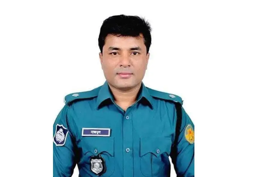 বাংলাদেশ পুলিশ কর্মকর্তা পোর্ট্রেট, আনুষ্ঠানিক পোশাক পরিহিত. Channel i News - চ্যানেল আই নিউজ