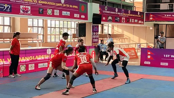 বাংলাদেশ নারী ভলিবল দলের খেলোয়াড়রা ম্যাচের প্রস্তুতি নিচ্ছেন।. Channel i News - চ্যানেল আই নিউজ