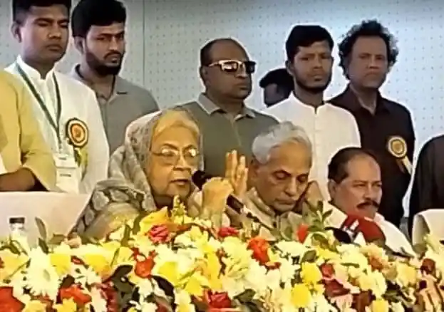 সেলিমা রহমানের বক্তৃতা চলাকালে উপস্থিত নেতাকর্মীরা. Channel i News - চ্যানেল আই নিউজ