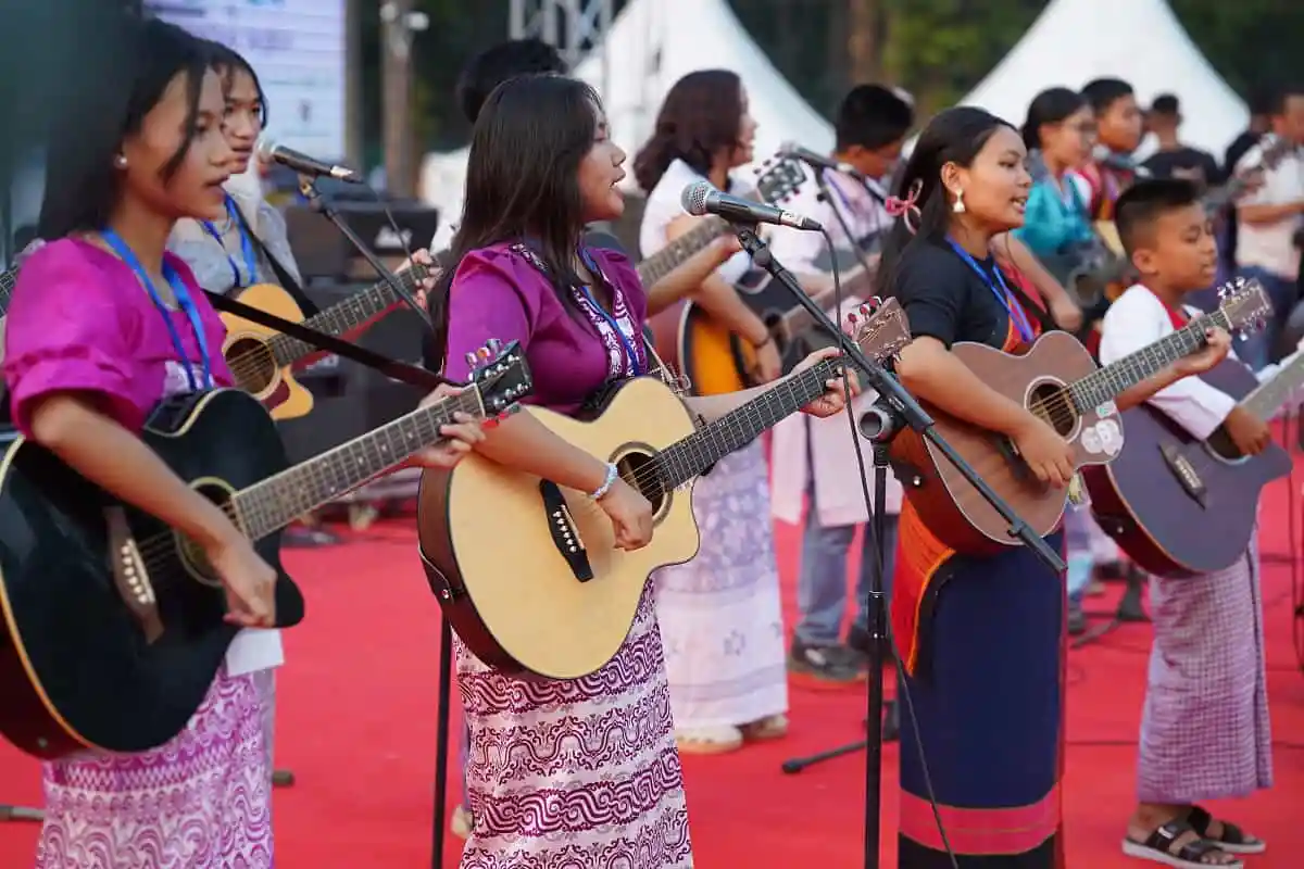 শিশুদের গিটার পারফরম্যান্সের দৃশ্য, সাংস্কৃতিক অনুষ্ঠানে অংশগ্রহণ. Channel i News - চ্যানেল আই নিউজ
