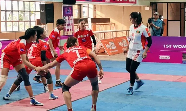 বাংলাদেশ নারী হকি দলের খেলোয়াড়রা অনুশীলনে ব্যস্ত. Channel i News - চ্যানেল আই নিউজ