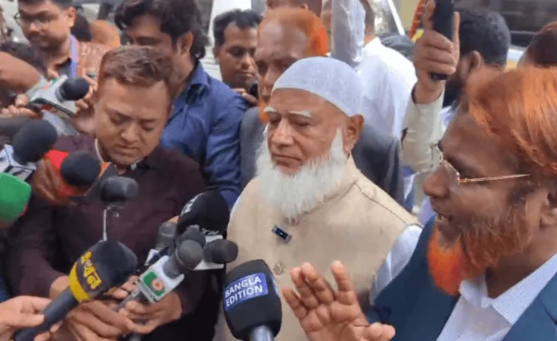 প্রধানমন্ত্রী শেখ হাসিনা সাংবাদিকদের সঙ্গে কথা বলছেন. Channel i News - চ্যানেল আই নিউজ