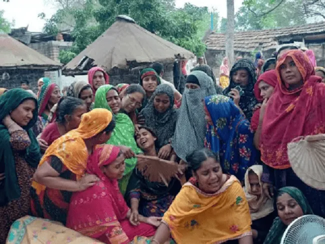 চুয়াডাঙ্গায় মানুষের সমাগম, কাঠমিস্ত্রির মৃত্যুতে শোক প্রকাশ. Channel i News - চ্যানেল আই নিউজ
