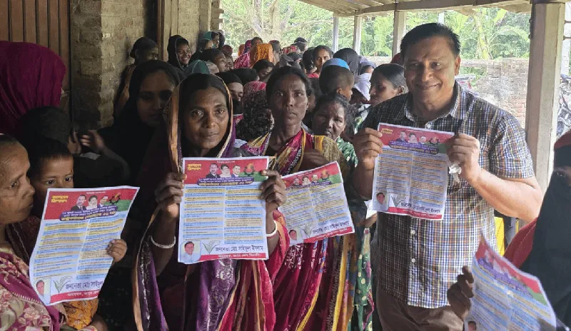 সাঁওতাল সম্প্রদায়ের মাঝে বিএনপির ৩১ দফার লিফলেট বিতরণ. Channel i News - চ্যানেল আই নিউজ