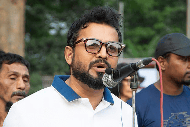 জনপ্রিয় নেতা জনসম্মুখে বক্তৃতা দিচ্ছেন, পাশে অন্য নেতারা উপস্থিত. Channel i News - চ্যানেল আই নিউজ