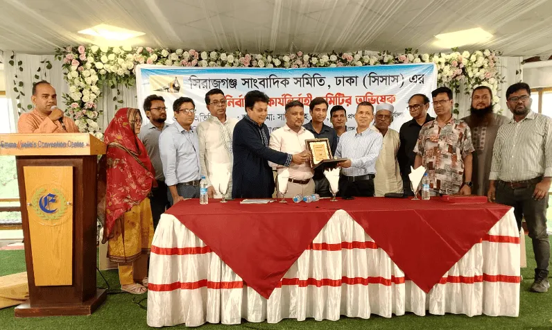 সিরাজগঞ্জ-বগুড়া রেললাইন প্রকল্পের উদ্বোধন অনুষ্ঠানে অতিথি ও কর্মকর্তারা. Channel i News - চ্যানেল আই নিউজ