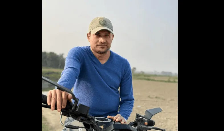 বাইকের চালক একটি খোলা মাঠে বাইক চালাচ্ছে. Channel i News - চ্যানেল আই নিউজ