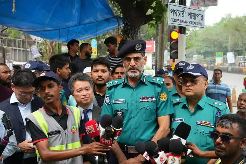 ট্রাফিক কর্মকর্তাদের সঙ্গে সাংবাদিকদের সাক্ষাৎ, ট্রাফিক সিগন্যালের উদ্বোধন. Channel i News - চ্যানেল আই নিউজ