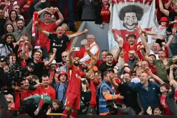 লিভারপুল ফুটবল দল জিতেছে, খেলোয়াড়রা উল্লাসে ভাসছে. Channel i News - চ্যানেল আই নিউজ