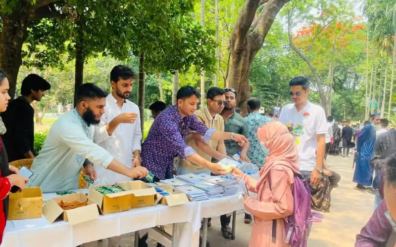 ঢাকা বিশ্ববিদ্যালয়ের নবীন শিক্ষার্থীদের জন্য শুভেচ্ছা উপহার বিতরণ. Channel i News - চ্যানেল আই নিউজ