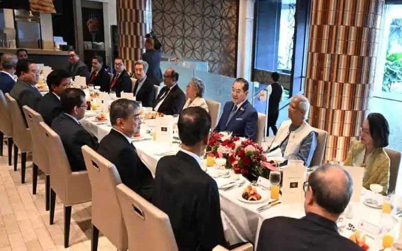 বাংলাদেশের প্রধান উপদেষ্টা ও থাইল্যান্ডের বিশিষ্টজনদের বৈঠক. Channel i News - চ্যানেল আই নিউজ