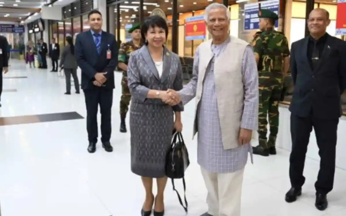প্রধান উপদেষ্টা ও তার সঙ্গে অন্য কর্মকর্তারা থাইল্যান্ডে পৌঁছেছেন. Channel i News - চ্যানেল আই নিউজ