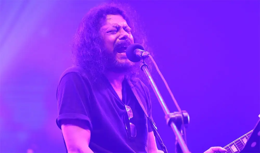 ডালাসে অনুষ্ঠিত কনসার্টে গায়ক জেমস পারফর্ম করছেন. Channel i News - চ্যানেল আই নিউজ
