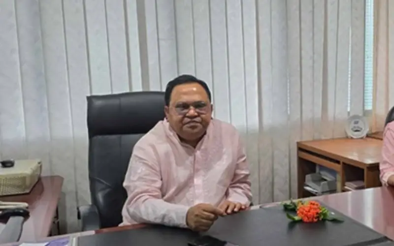 ইটিভি চেয়ারম্যানের সঙ্গে বৈঠকরত কর্মকর্তা ও কর্মচারীরা. Channel i News - চ্যানেল আই নিউজ