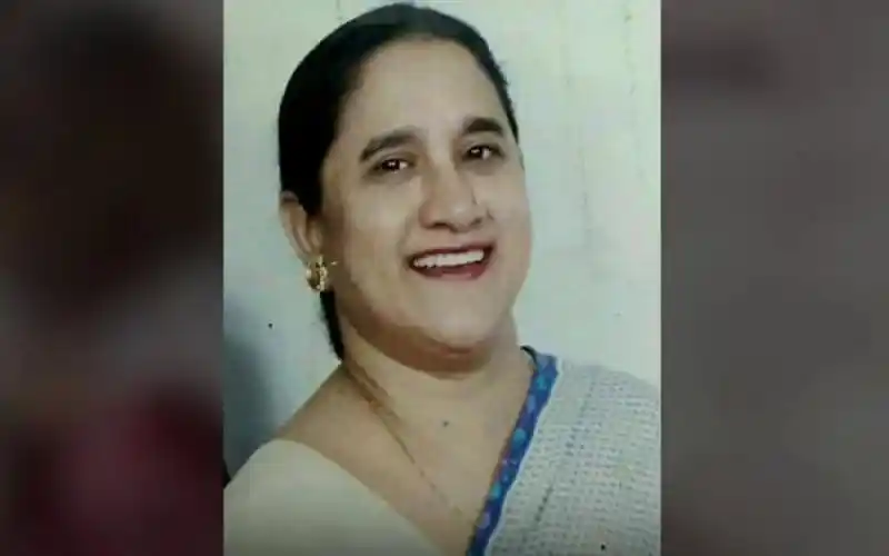 বাংলাদেশের একজন নারী, হাস্যোজ্জ্বল ও সুন্দর, শোকের মুহূর্তে. Channel i News - চ্যানেল আই নিউজ