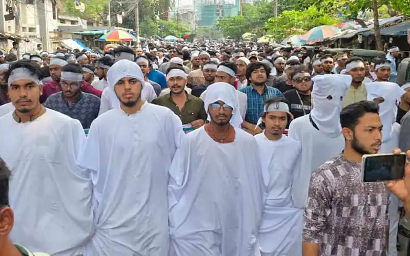 ৬ দফা দাবিতে কারিগরি শিক্ষার্থীদের গণমিছিলের দৃশ্য. Channel i News - চ্যানেল আই নিউজ
